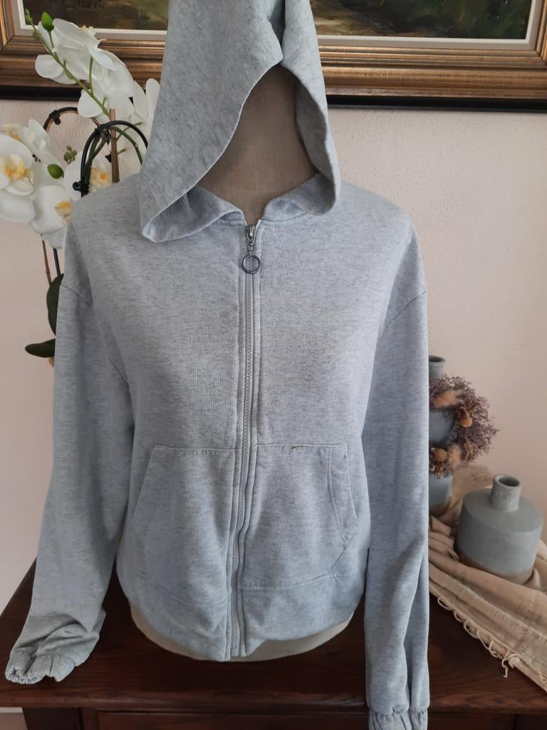Sweat à capuche taille M de la marque Stradivarius, Taille 38/40 (M), Gris, Comme neuf, Enlèvement