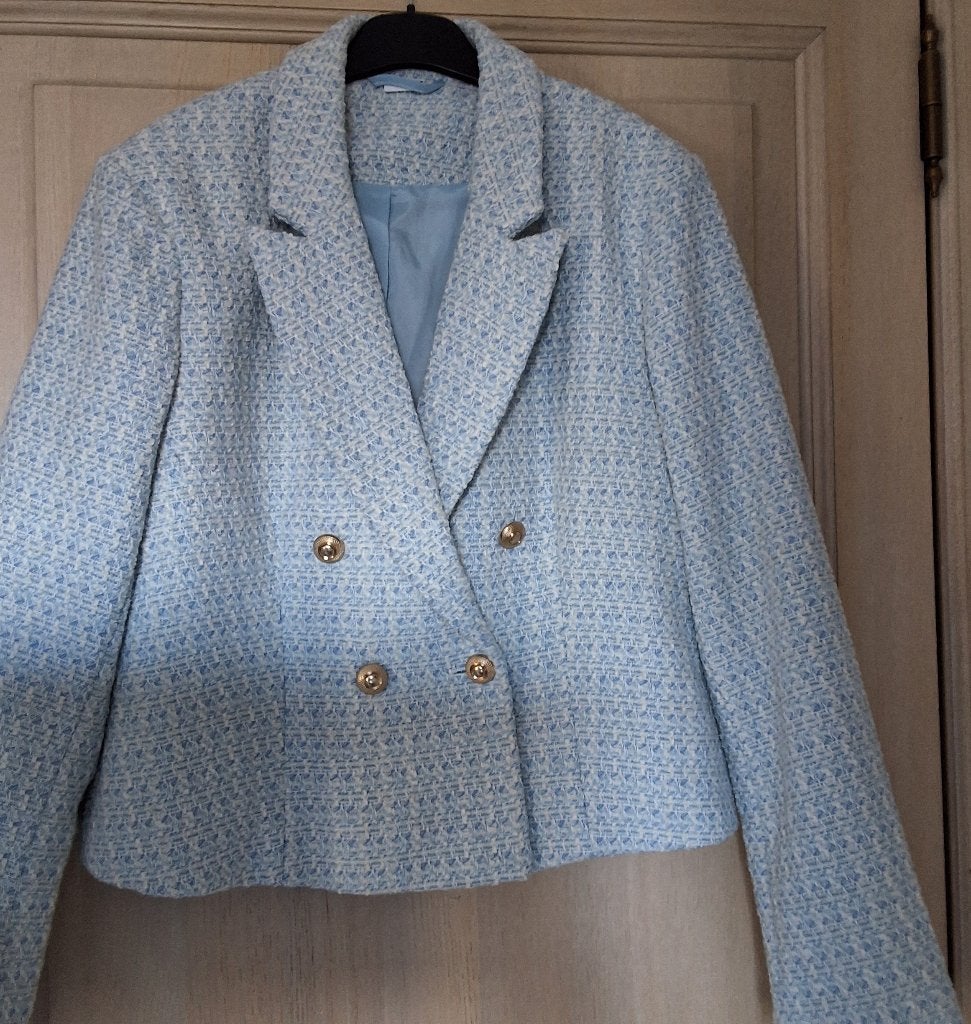 Zeer mooi Lichtblauw Tweed dames ensemble., Ophalen, Nieuw, Blauw, Kostuum of Pak