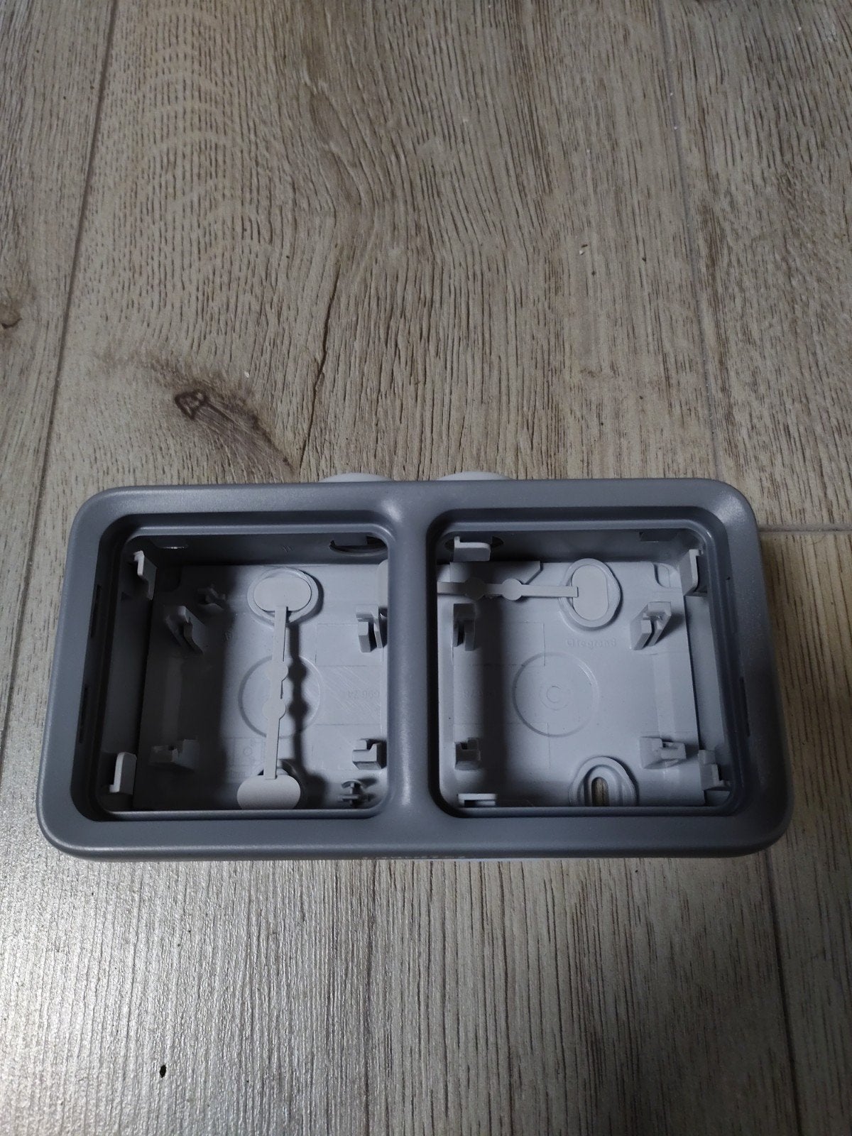 Legrand waterdichte box voor 2 mechanismen met 2 M20-ingange, Ophalen