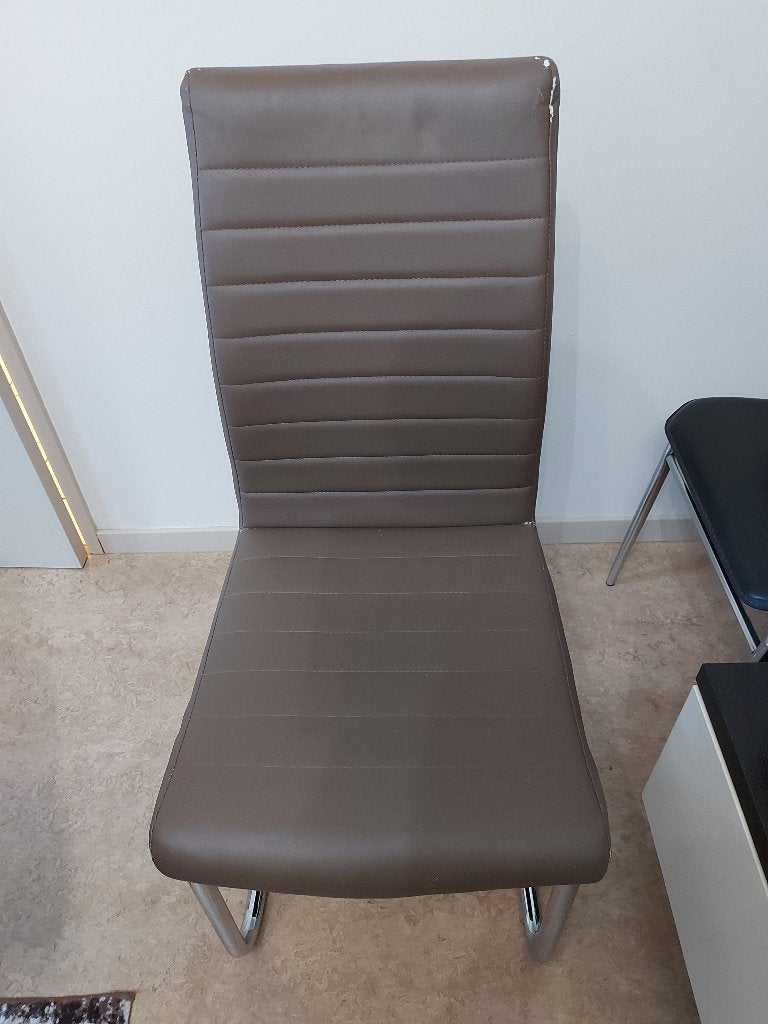4 beige stoelen, Huis en Inrichting, Ophalen, Gebruikt, Overige kleuren, Kunststof