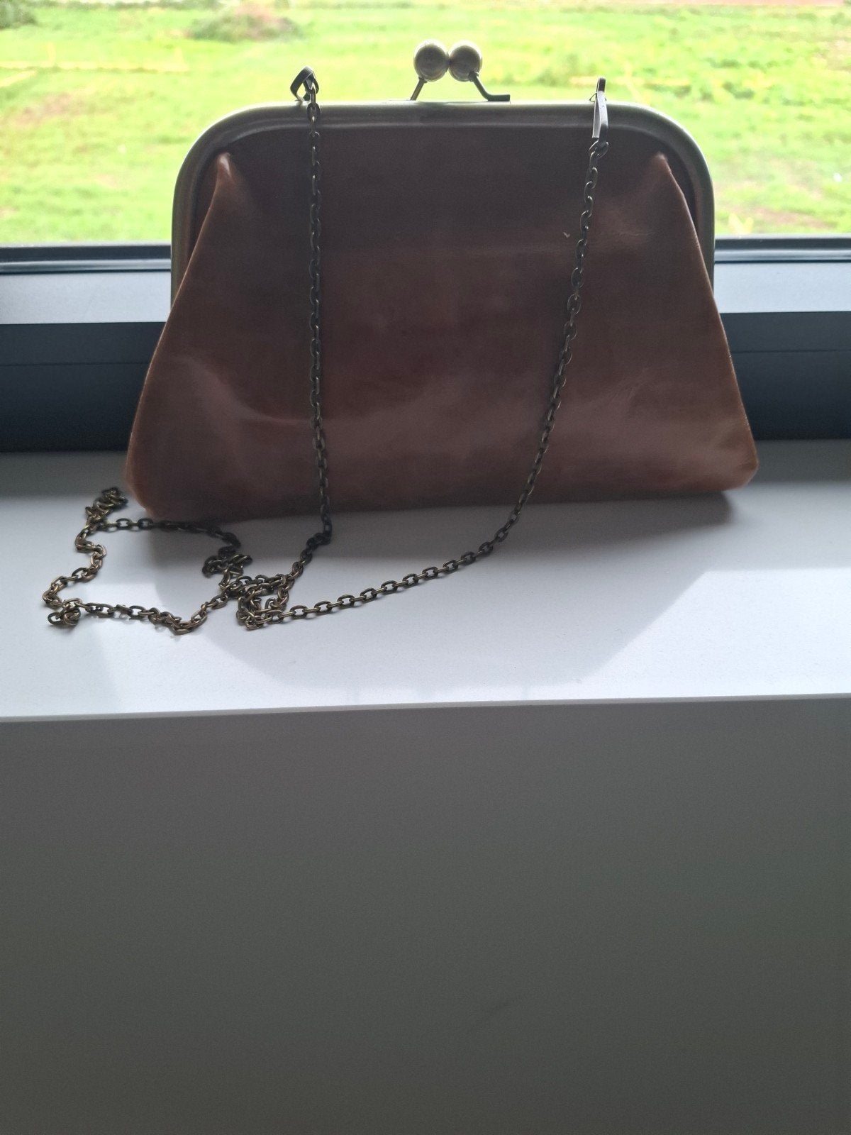 Superbe sac au look vintage avec chaîne, Bijoux, Sacs & Beauté, Colliers, Enlèvement ou Envoi, Brun