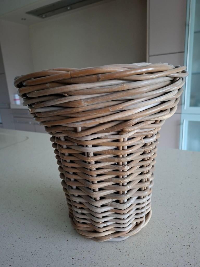 rieten vaas / mand (nieuw), Huis en Inrichting, Mand, Rond, Nieuw, Ophalen of Verzenden