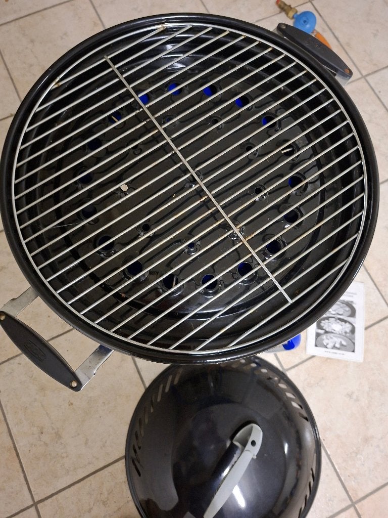 BBQ op gas met slang de  gril is maar 1 x gebruik, Ophalen, Zo goed als nieuw