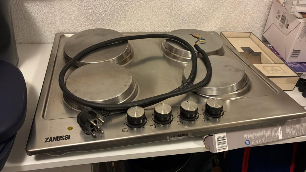 Zanussi kookplaat afmeting 60bij60, Elektronische apparatuur, Kookplaten, Ophalen, Zo goed als nieuw, Inbouw