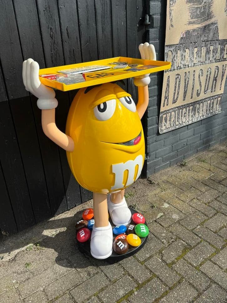 Grote M&M's display figuur met dienblad - Geel, Verzamelen