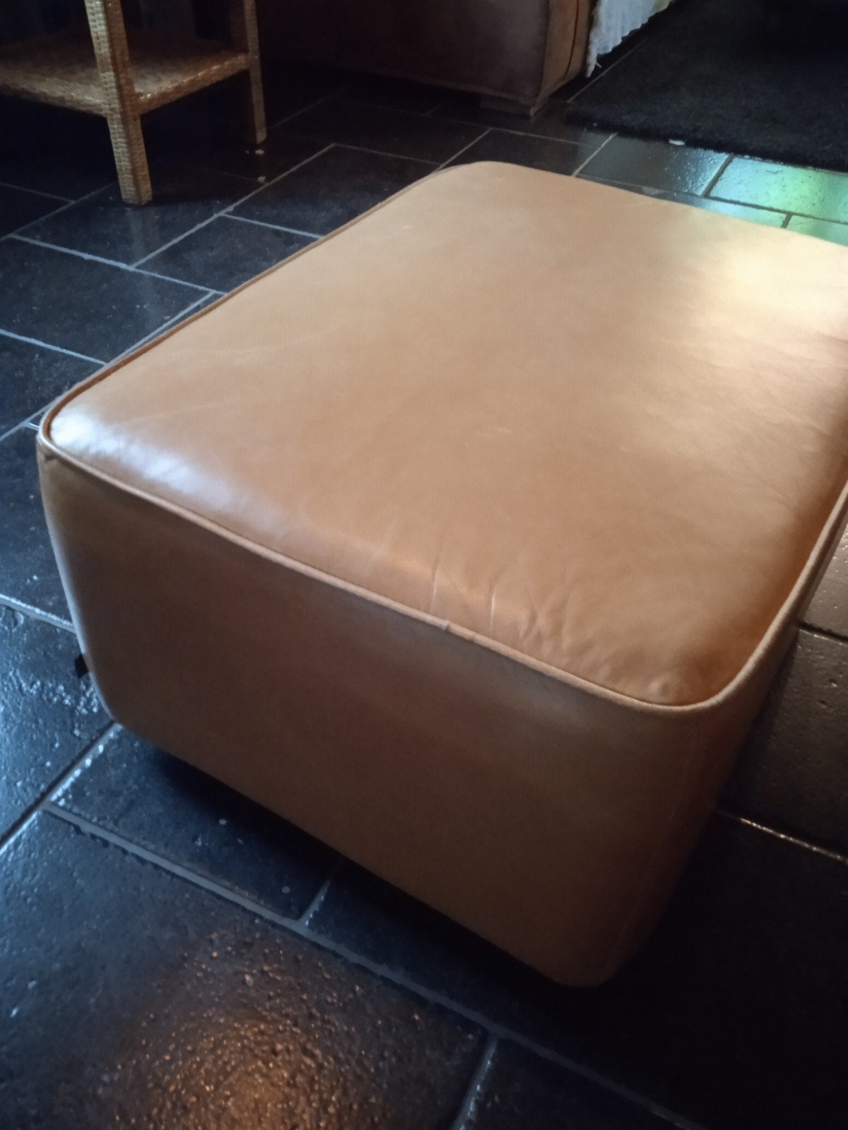 Pouf en cuir camel, Enlèvement