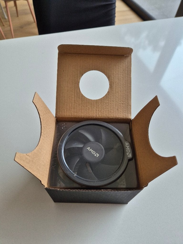 AMD Wraith Spire CPU Koeler (Nieuw - thermal paste intact), Computers en Software, Ophalen of Verzenden, Nieuw, Luchtkoeling