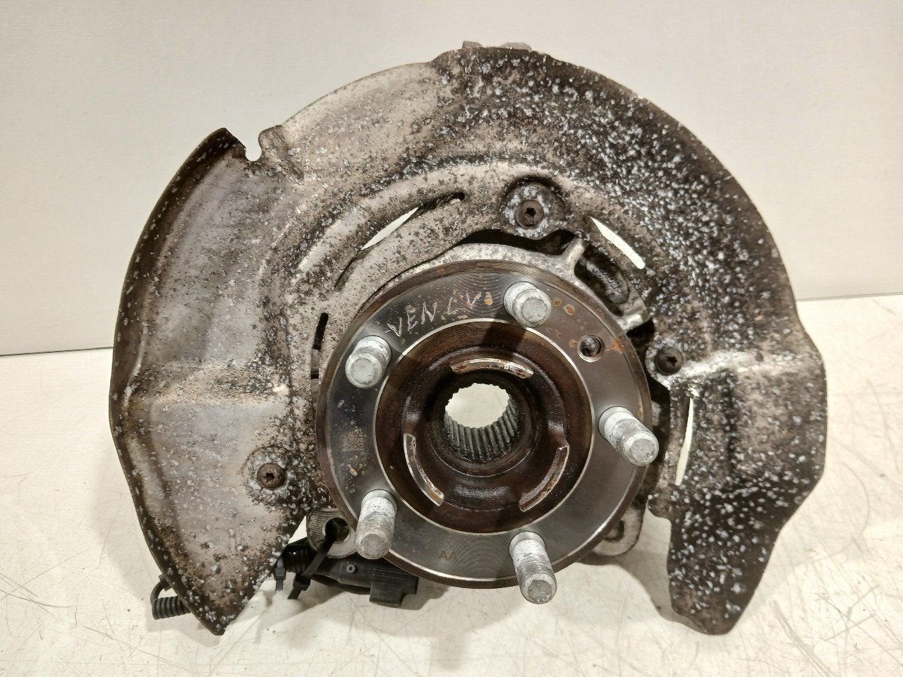 Wielnaaf links voor Land Rover Discovery, Onderdelen@venauto.nl, Van der Ven Autorecycling B.V., Ettenseweg 76, 4706 PB Roosendaal, The Netherlands