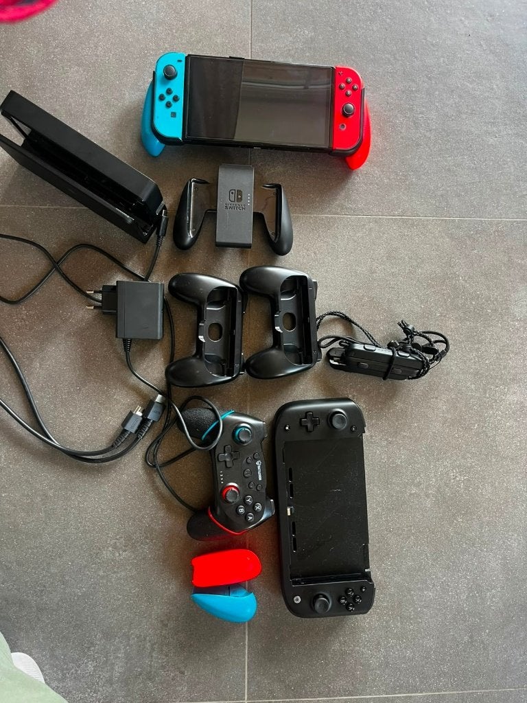 nintendo switch OLED + accessoires, Ophalen of Verzenden, Zo goed als nieuw, Met 3 controllers of meer, Switch OLED