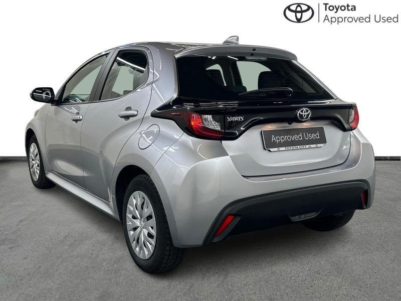Toyota Yaris AT Active | heated seats | carplay, Argent ou Gris, Achat, Euro 6, https://public.car-pass.be/vhr/d0251c74-62d0-4367-b437-304b189df77d