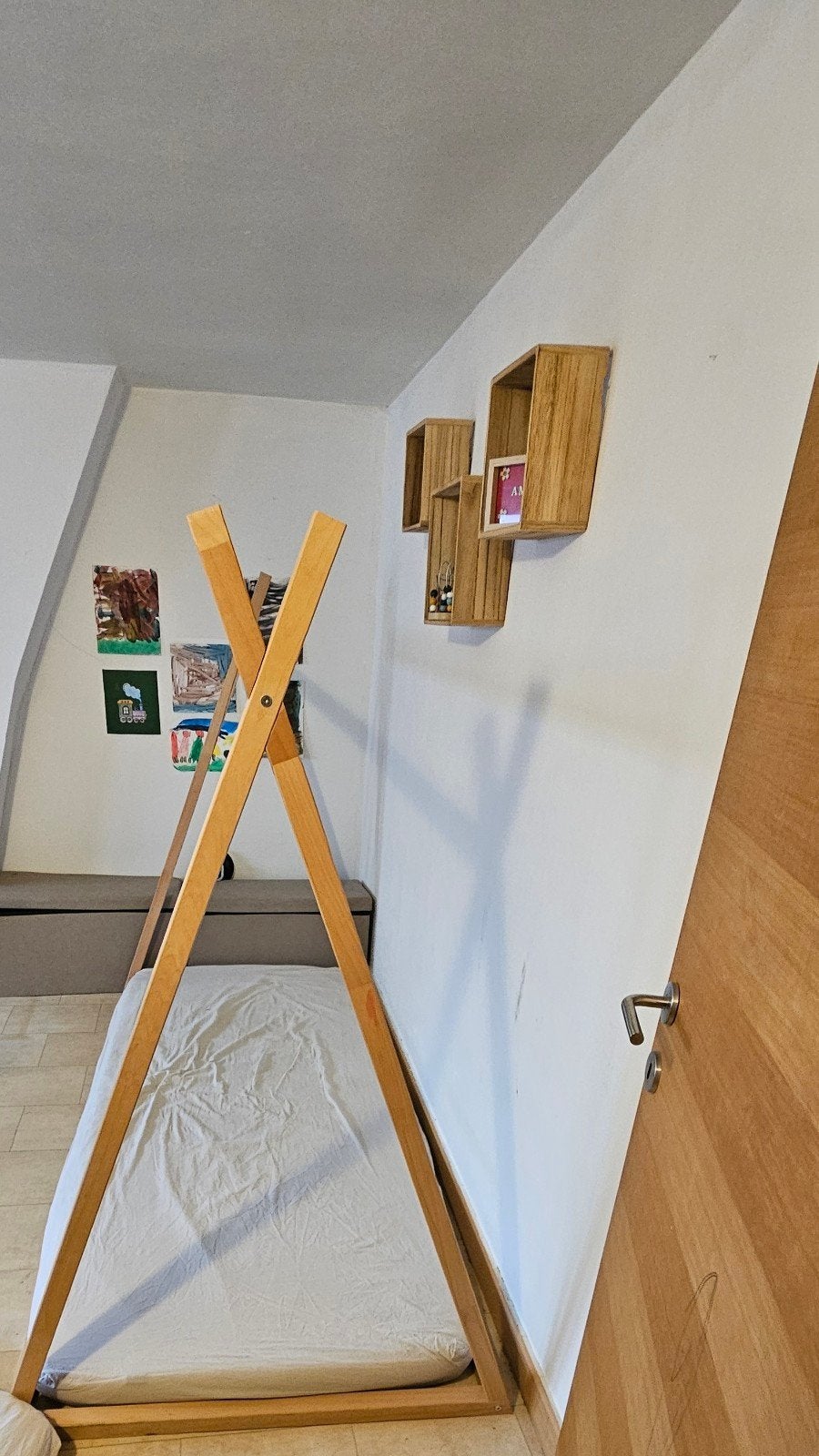 Tipi Houten bed met lattenbodem, Ophalen, Zo goed als nieuw