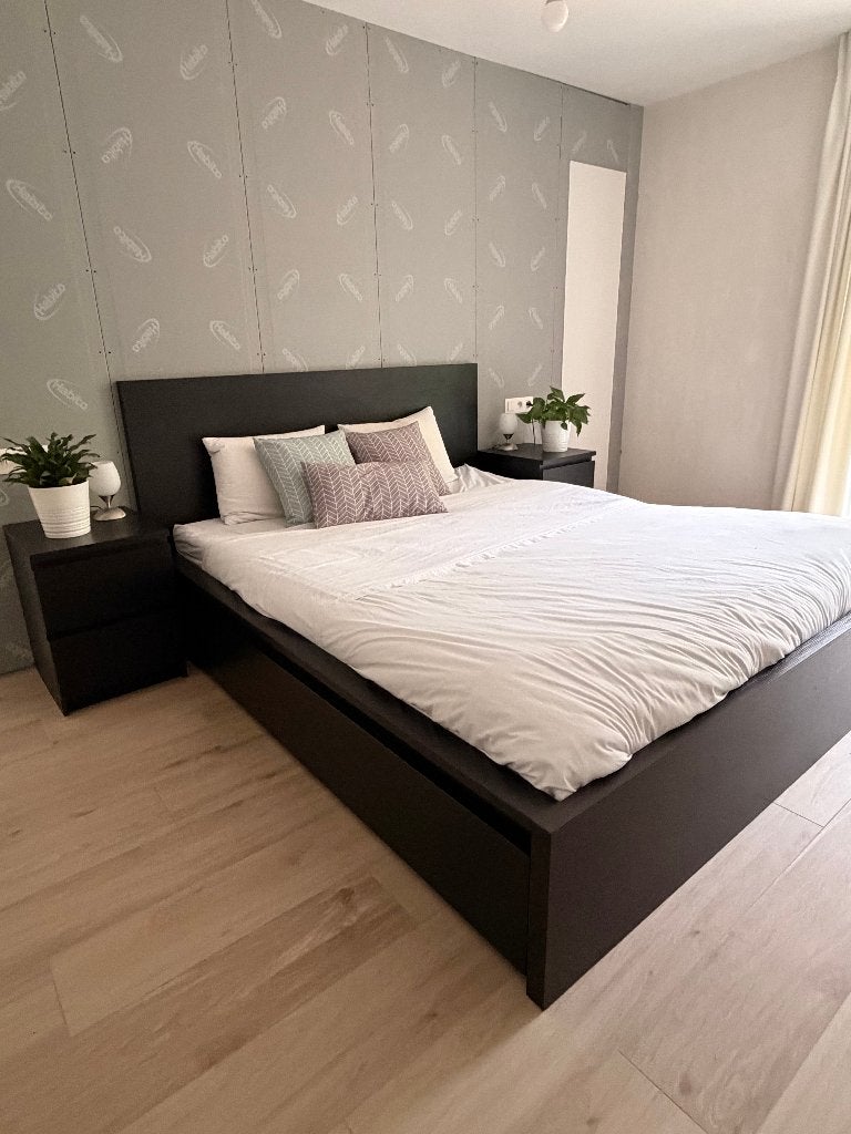 Bed met 4 opberglades, 2 lattenbodems en 2 nachtkastjes, Enlèvement, Utilisé, Noir