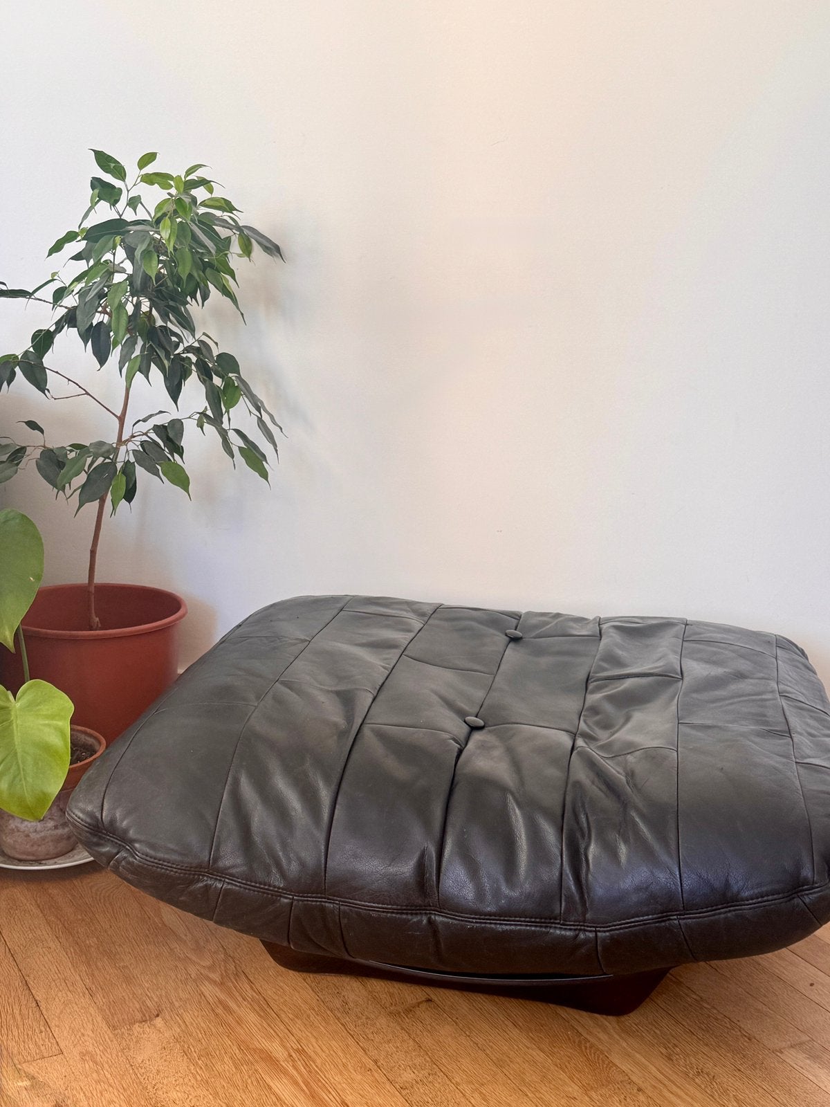 Vintage Ligne Roset Marsala Ottoman / Pouf - Black Leather, Mid century, 1 route du Pont, 01470 Briord, Vierkant, Leer