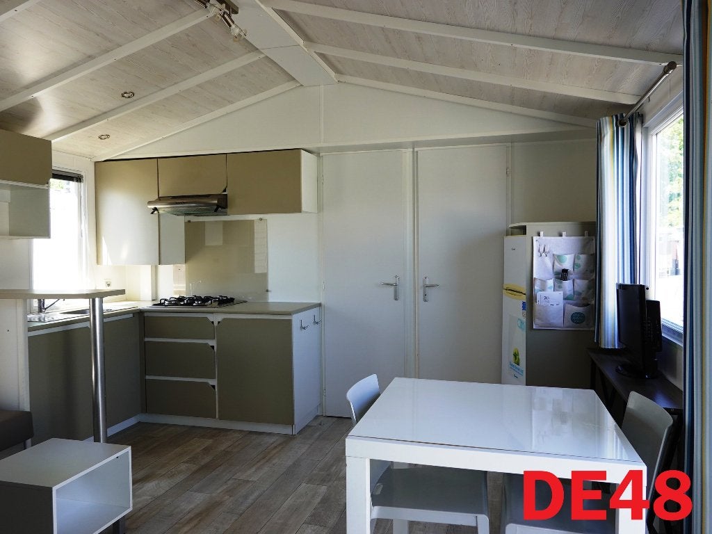 IRM chalet met 2 slaapkamers middenkamer dubbel glas te koop, Tot en met 6