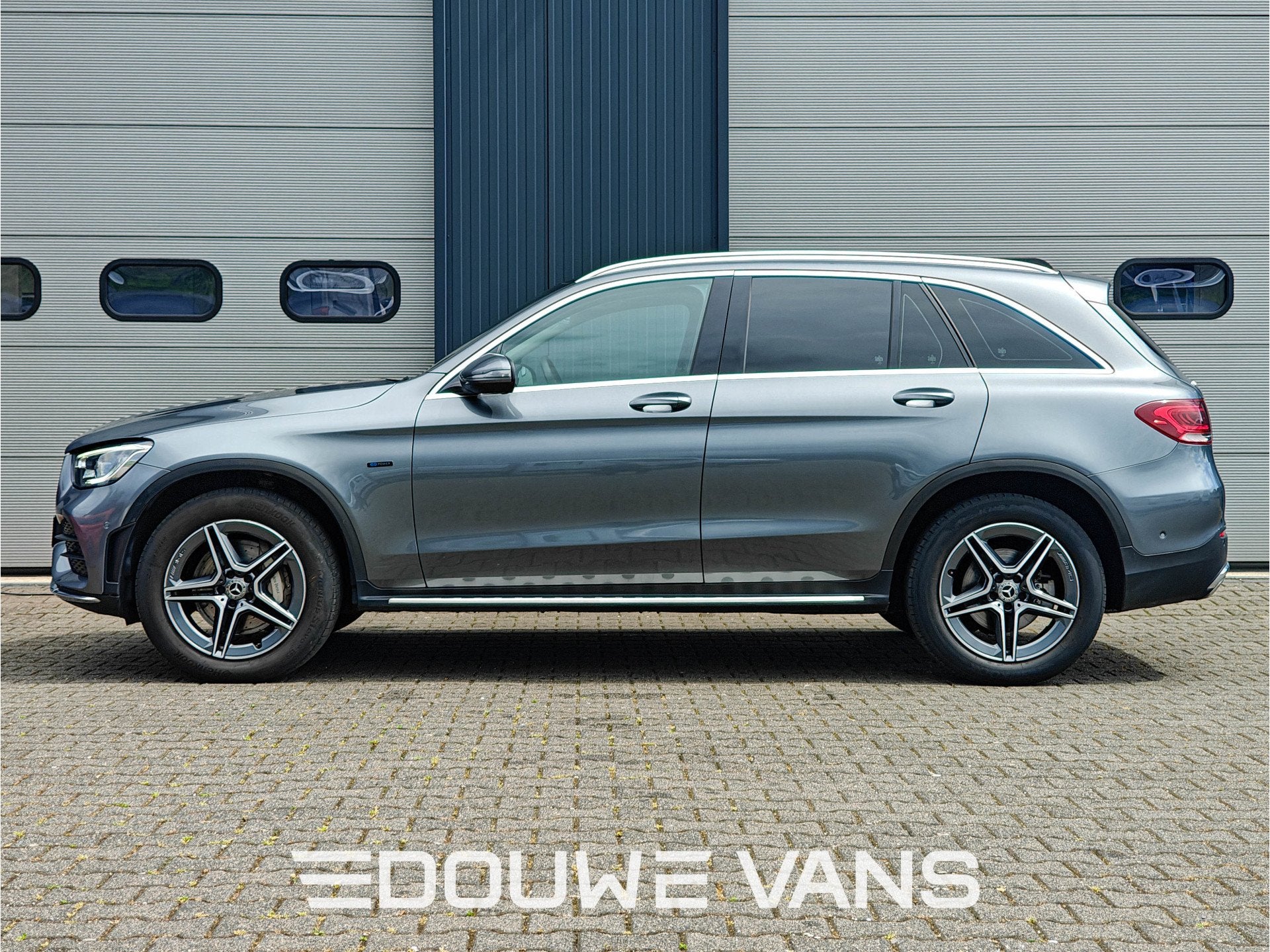 Mercedes-Benz GLC 300e 4MATIC Panorama Luchtvering Trekhaak, Autos, Argent ou Gris, Euro 6, Entreprise, 2000 kg