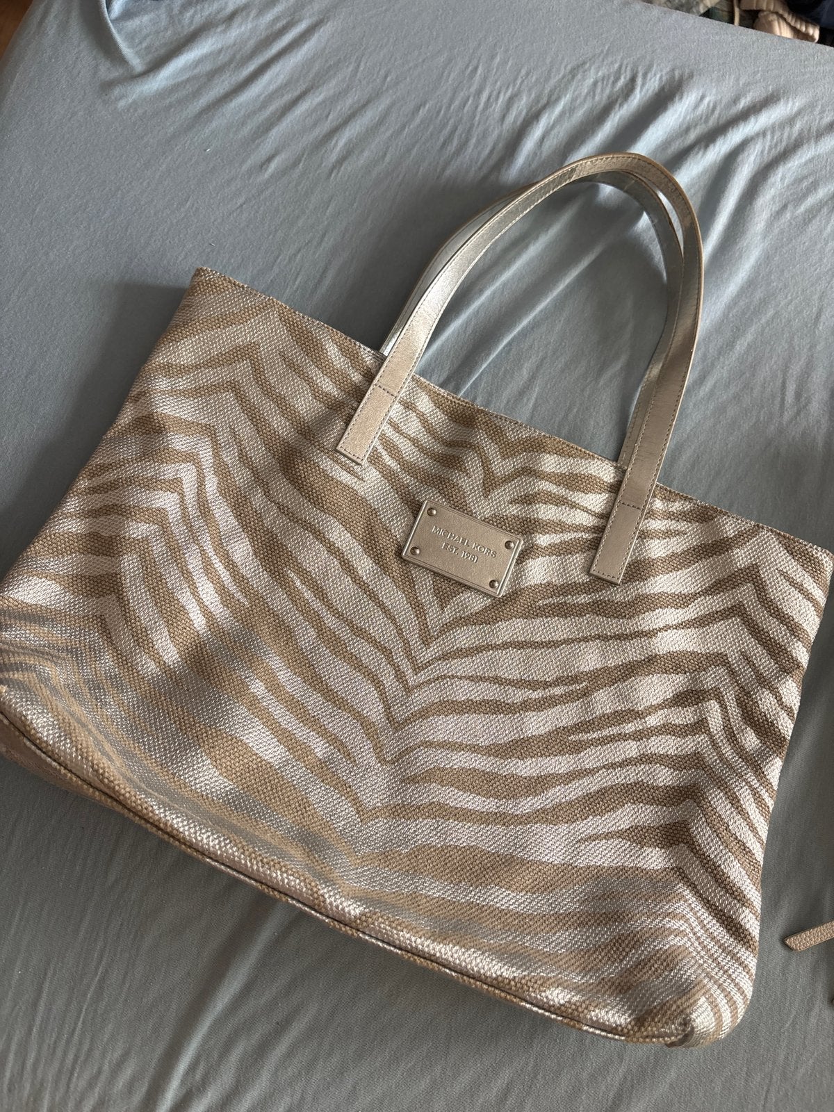 Authentic Michael Kors Zebra Print Canvas Tote Bag Beach Bag, Handtassen en Accessoires, Ophalen, Gebruikt, Handtas