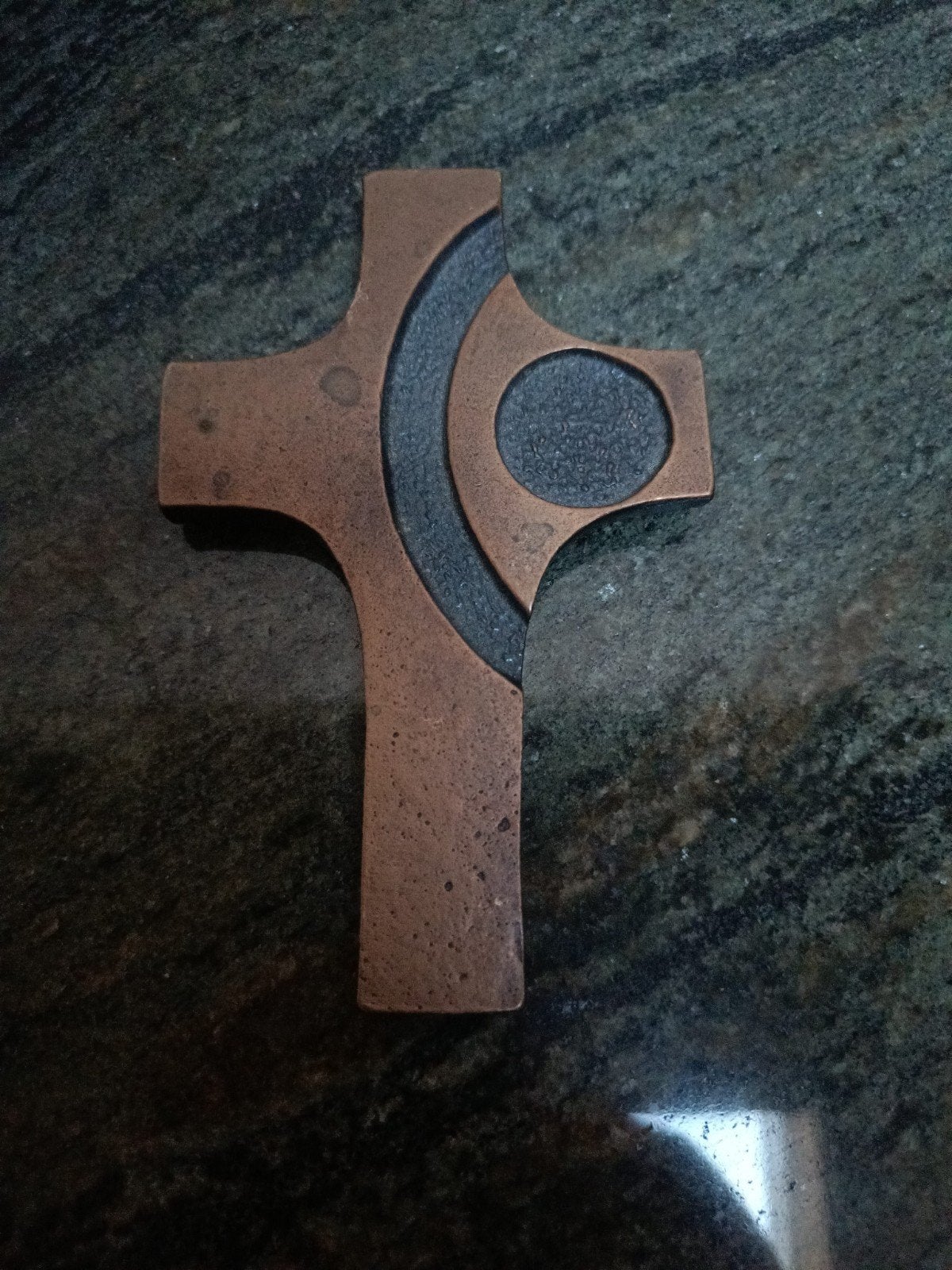 Bronzen kruisbeeld design Herbert Fricke, Antiek en Kunst, Ophalen of Verzenden