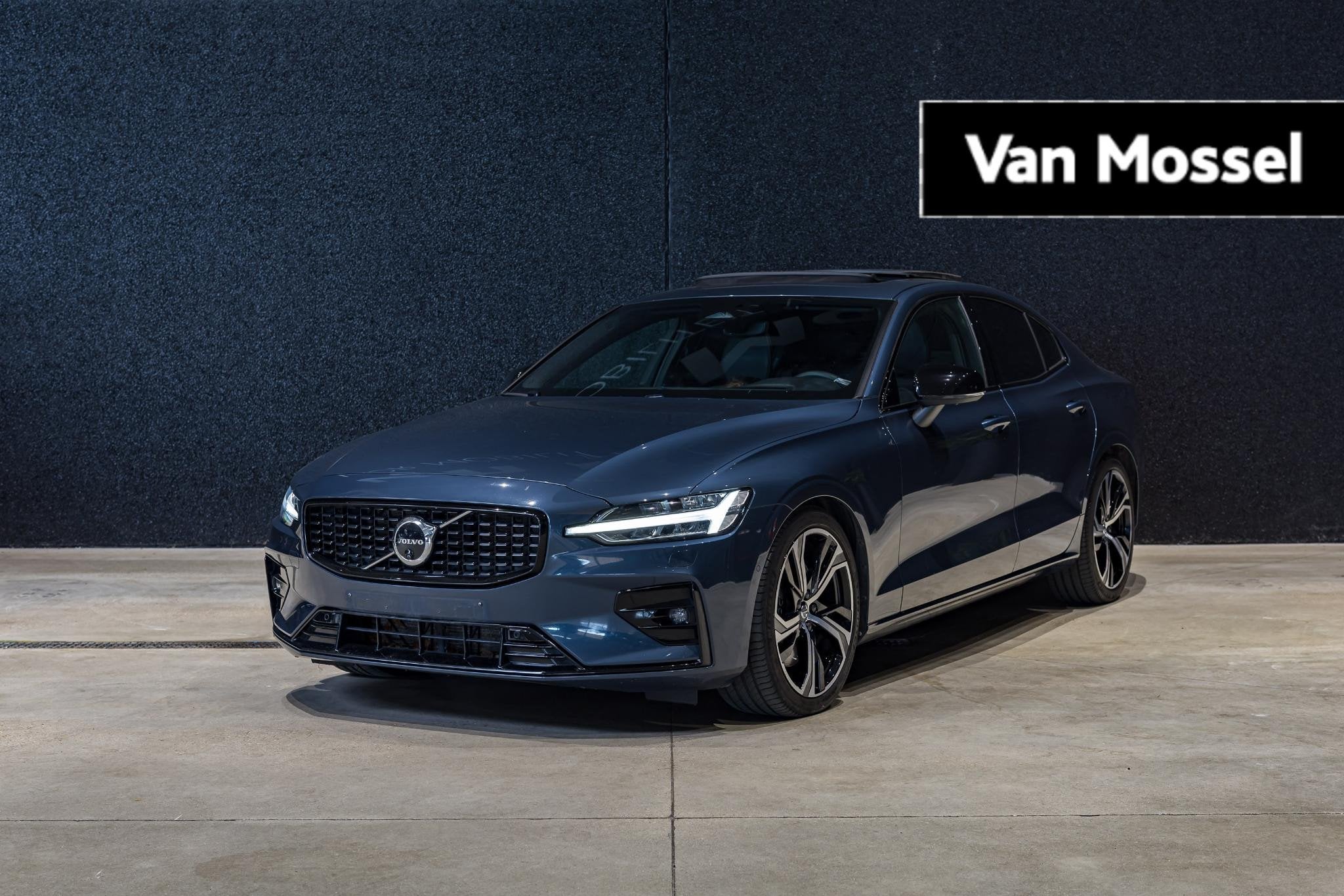 Volvo S60 B5 Ultimate Dark Aut. (automatique), 250 ch, 1800 kg, 4 portes, S60