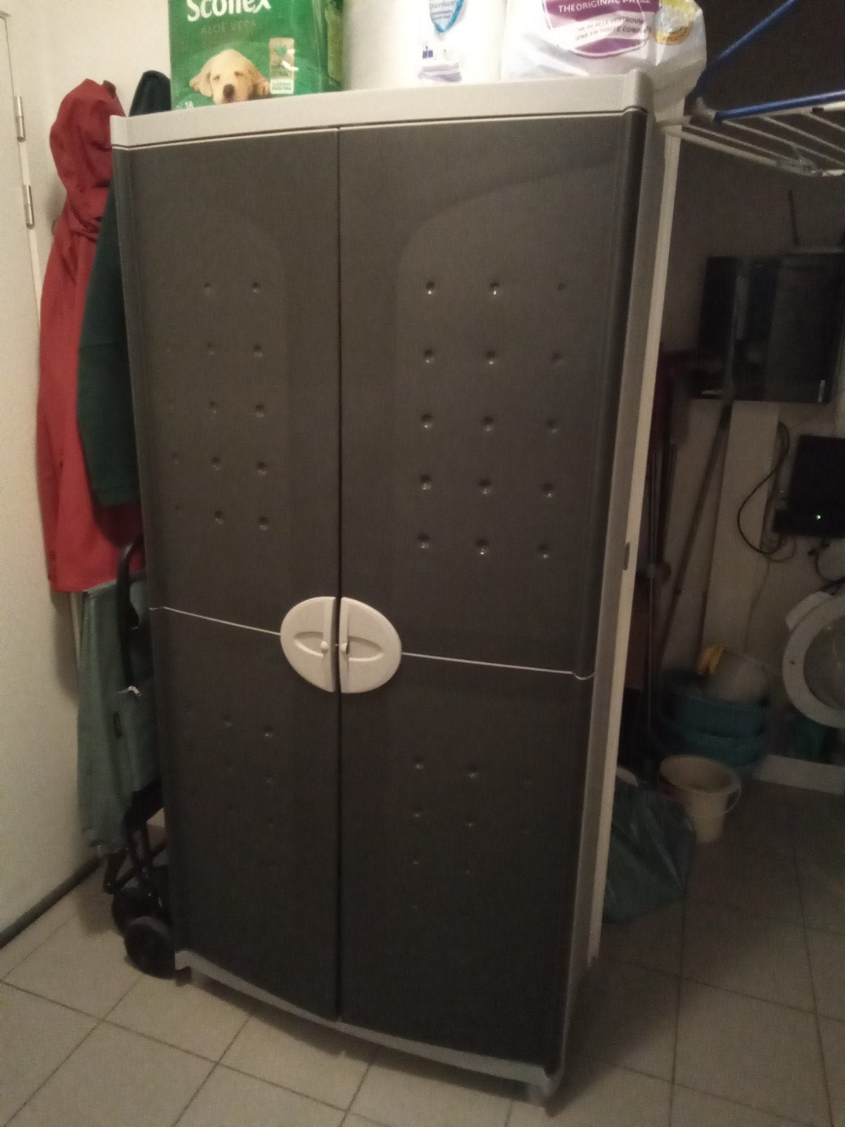 kast - zeer sterke plastiek, Ophalen