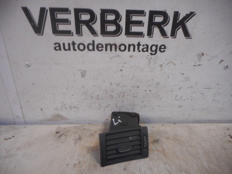 AERATEUR TABLEAU DE BORD GAUCHE Audi A4 (B6), Auto-Union-Straße  1,
85057  Ingolstadt, DE, Info@audi.de, Audi, Utilisé