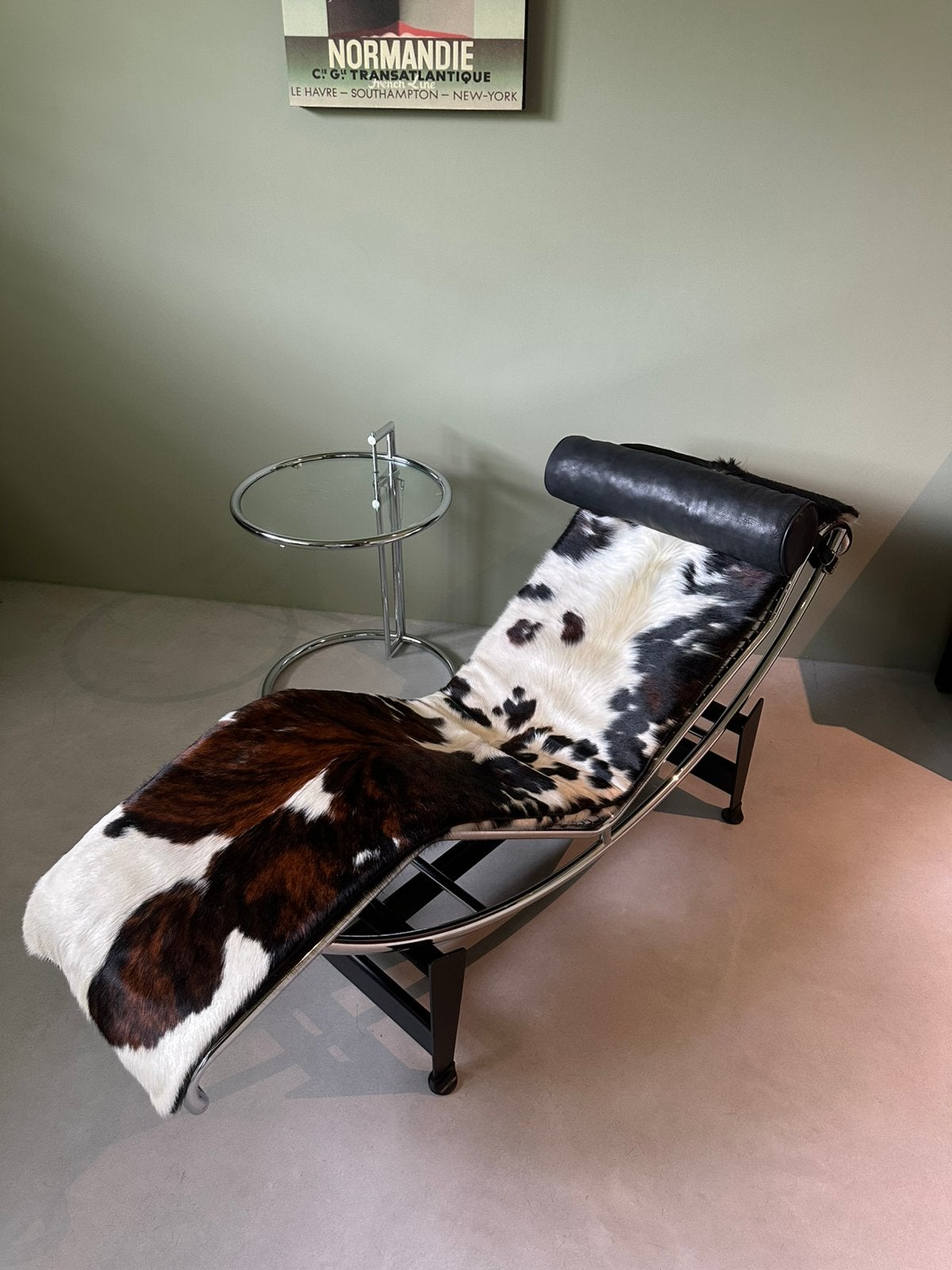 Originele Corbusier LC4 pony skin chaise longe, Huis en Inrichting, Zetels | Zetels en Chaises Longues, Ophalen