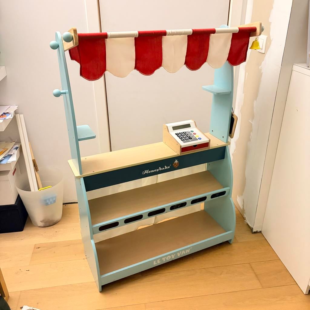 Houten winkeltje/cafétje in één van Le Toy Van, Kinderen en Baby's, Ophalen, Zo goed als nieuw