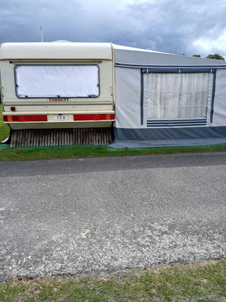 caravan Tabbert Baronesse + voortent + gesloten aanhangwagen, Particulier, Tabbert