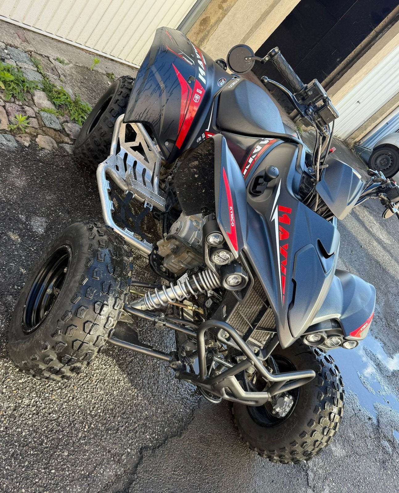 Maxxer 300 klaar voor registratie, Motoren