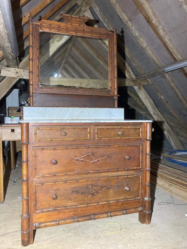 Faux bamboo commode / ladekast met spiegel en marmeren blad., Antiek en Kunst, Ophalen