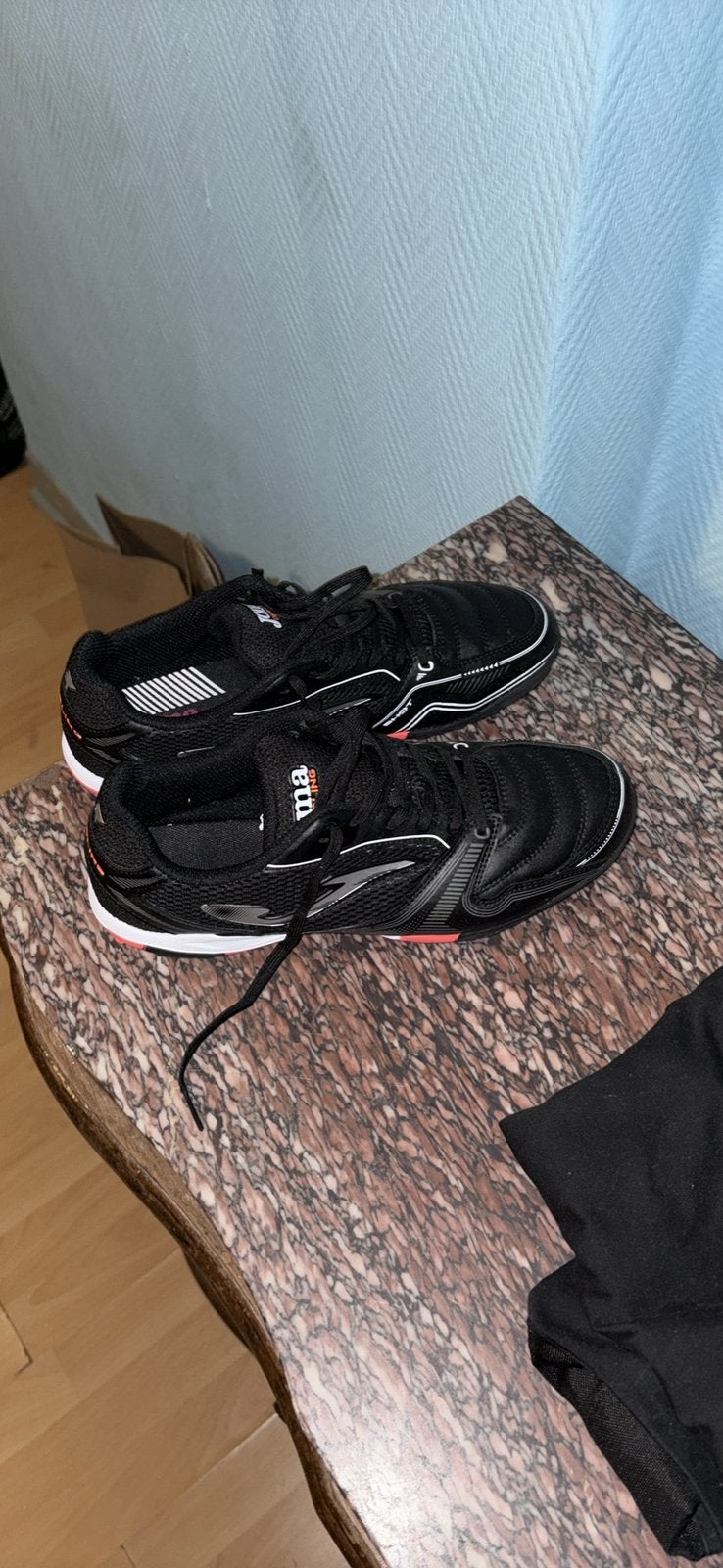 Chaussures mini foot terrain synthétique, Enlèvement, Comme neuf, Chaussures
