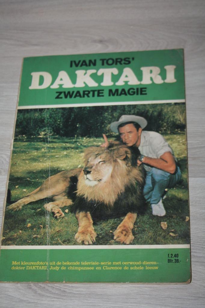 Daktari "Zwarte Magie" SC 1e druk 1968 , Ivan Tors, Collections, Cinéma & Télévision, Utilisé, TV, Enlèvement ou Envoi