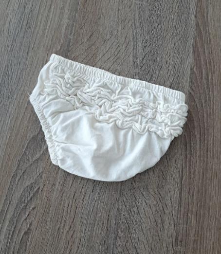 Wit broekje met frulletjes 56, Kinderen en Baby's, Babykleding | Maat 56, Zeeman, Broekje, Meisje, Nieuw