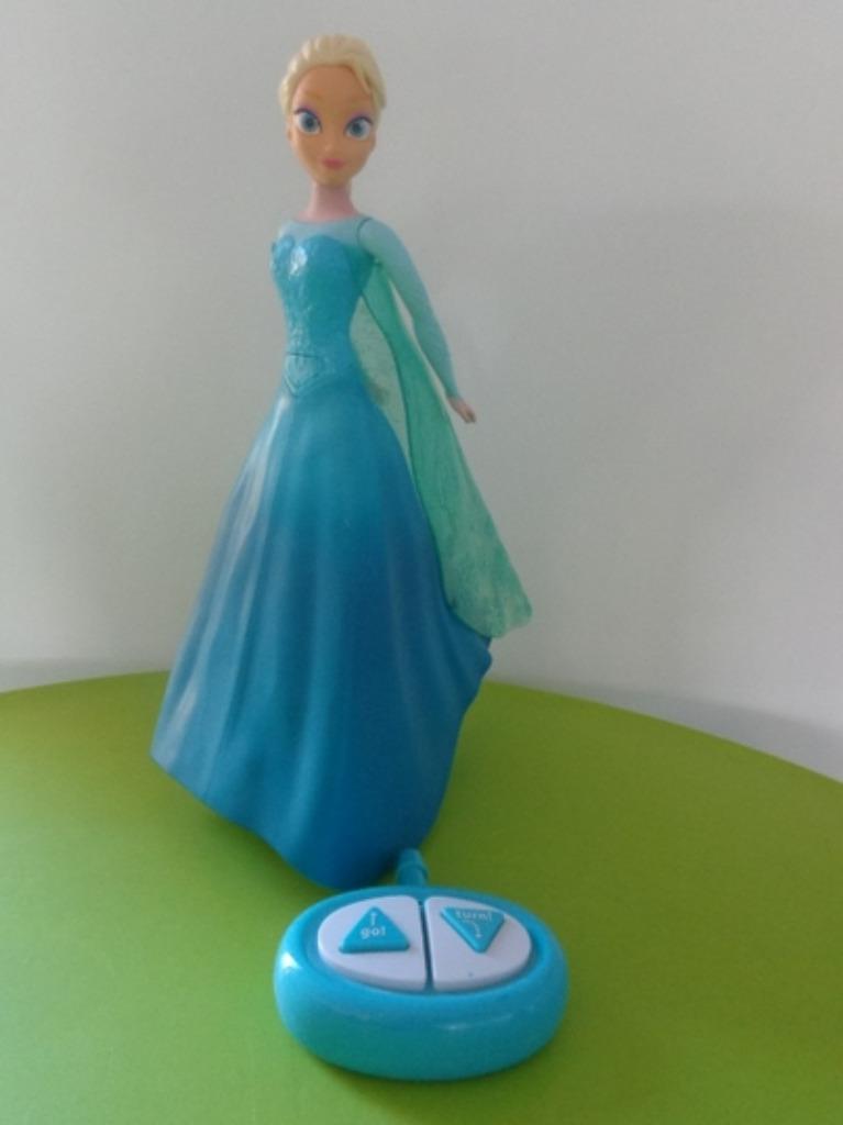 Poupée Disney - Reine des Neiges - ELSA patine et chante, Enfants & Bébés, Enlèvement ou Envoi, Utilisé, Autres types