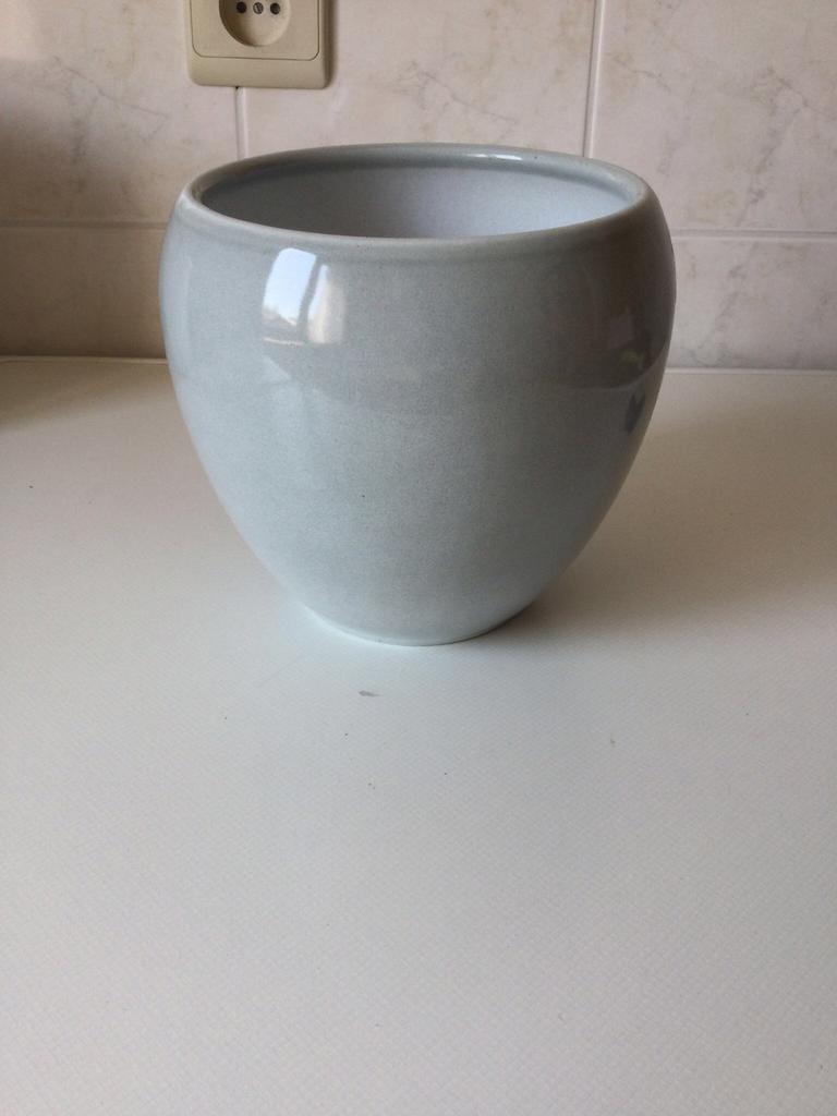 Grijze bloempot - cachepot, Ophalen of Verzenden, Gebruikt