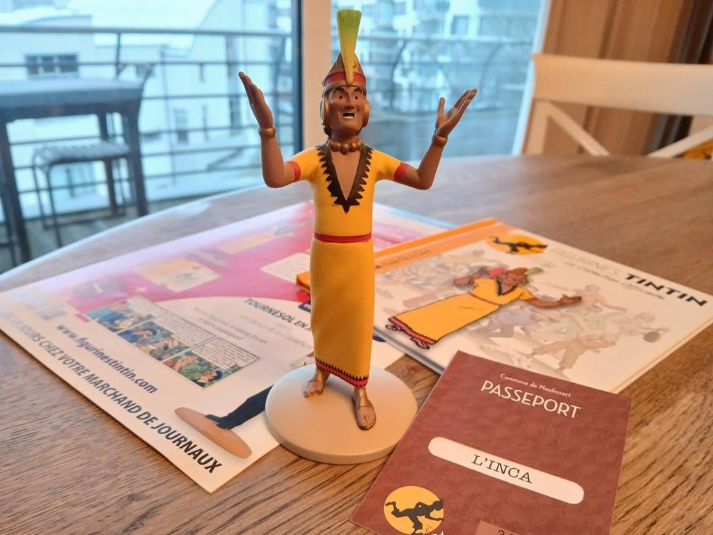 Figurines Tintin avec passeport et livres (prix voir détail), Enlèvement
