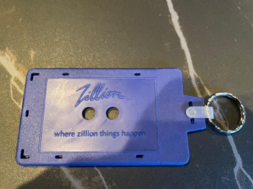 Sleutelhanger / kaarthouder Zillion, Verzamelen, Ophalen of Verzenden, Zo goed als nieuw