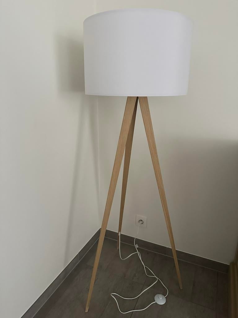 Zuiver tripod vloerlamp - verlaagde prijs!, Huis en Inrichting, Lampen | Vloerlampen, Ophalen, Zo goed als nieuw