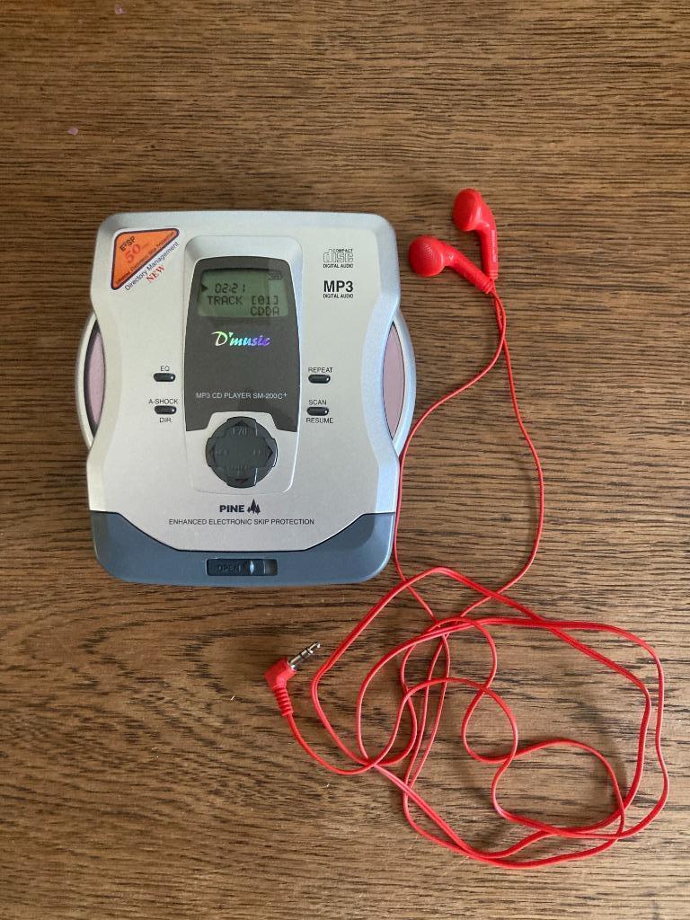 Lecteur MP3 Pine SM-200C Discman avec écouteurs rouges Lecte, TV, Hi-fi & Vidéo, Enlèvement ou Envoi, Discman