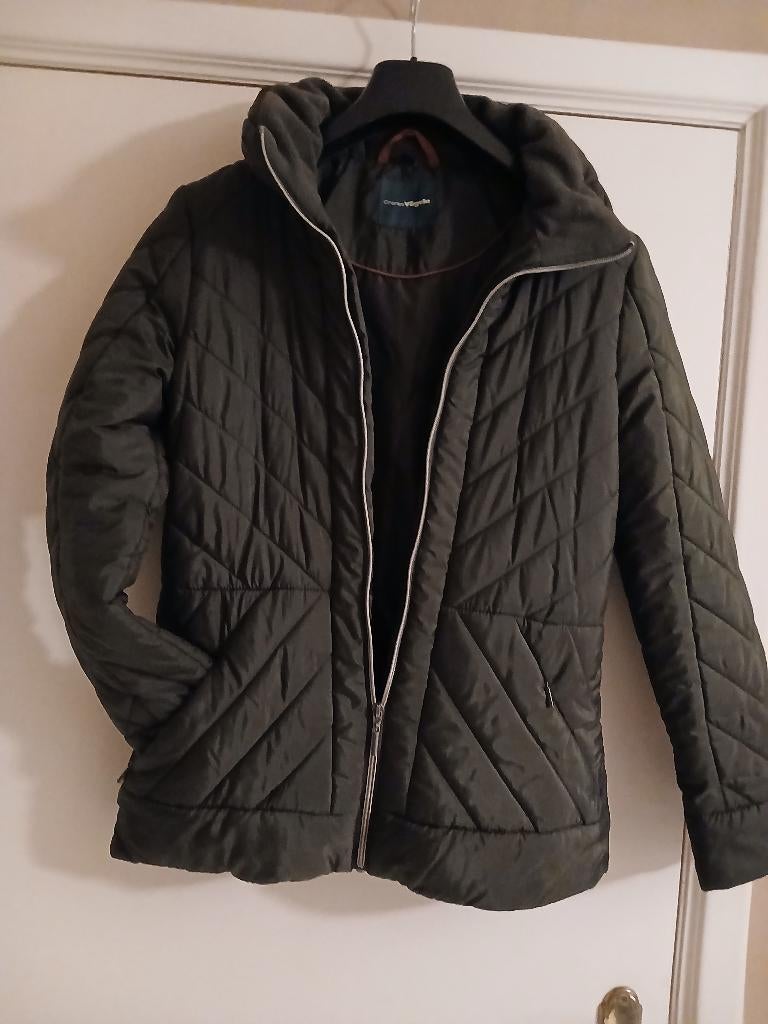 Damesjas Kleur Mosgroen /  Charles Vogele E5, Kleding | Dames, Ophalen of Verzenden, Zo goed als nieuw, Maat 38/40 (M)