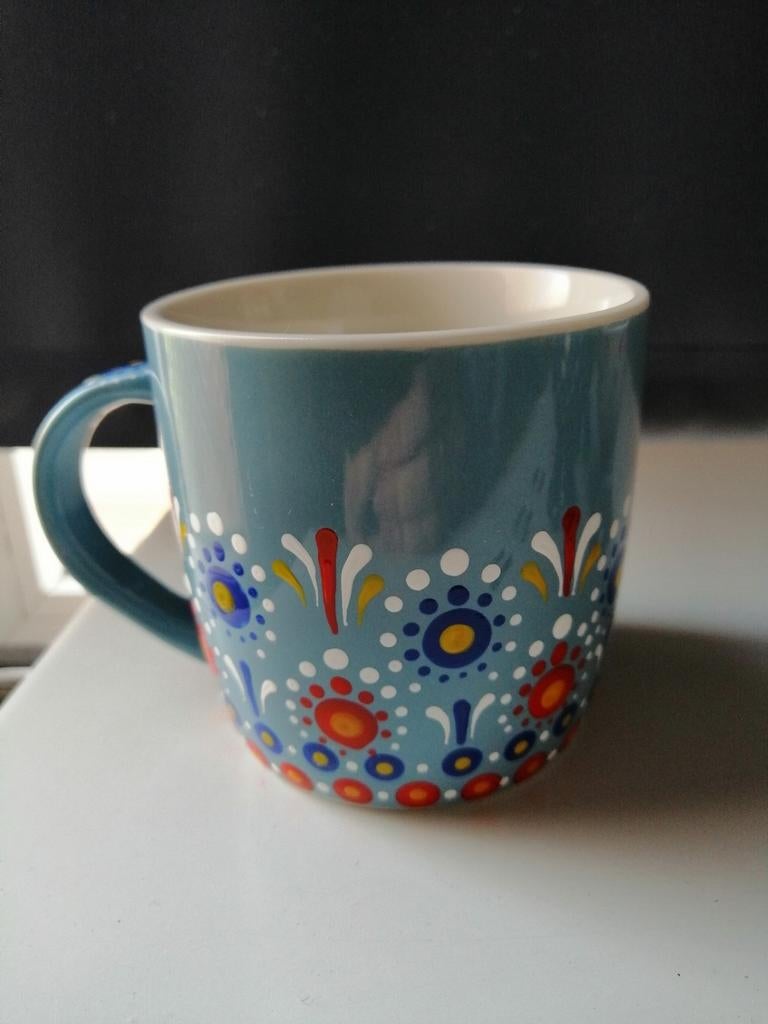Mug en porcelaine décoré à la main, Maison & Meubles, Enlèvement ou Envoi, Comme neuf, Porcelaine