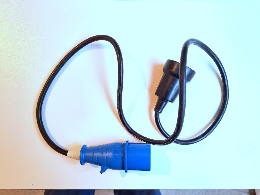 Campingstekker met verlengstuk naar fiche 220V vrouwelijk, Enlèvement, Comme neuf
