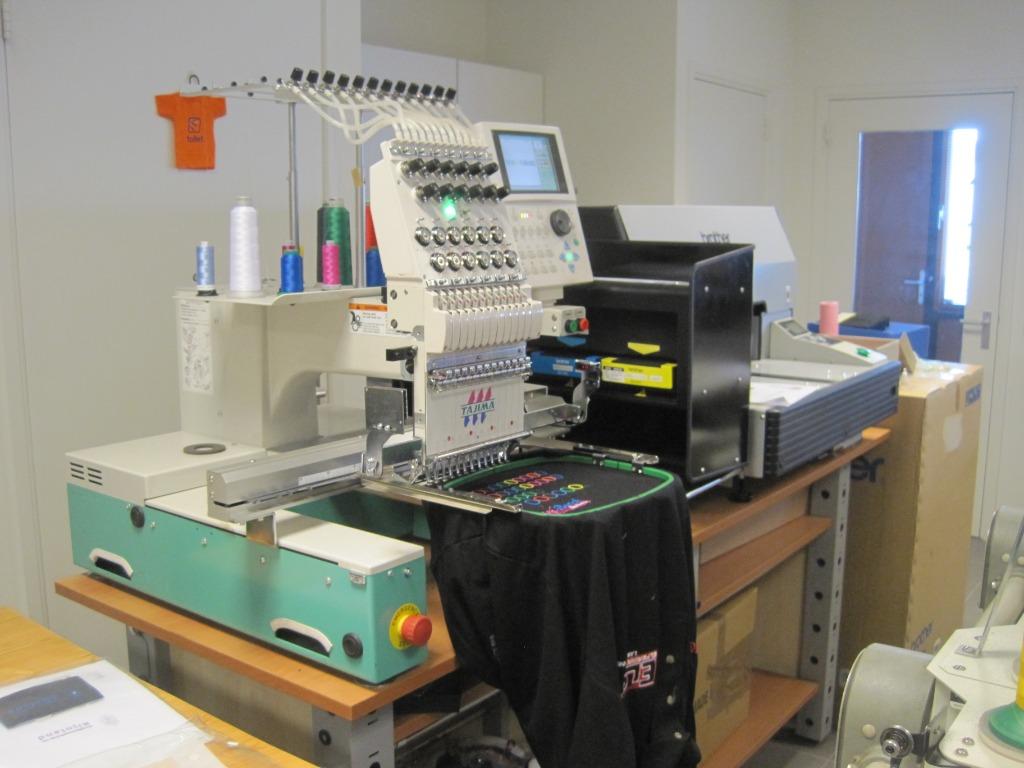 Te koop gevraagd tajima borduurmachines, Ophalen of Verzenden, Gebruikt, Machineborduren, Borduurmachine