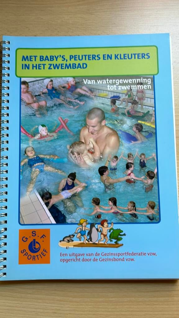 Met baby’s, peuters en kleuters in het zwembad, Ophalen of Verzenden, Zo goed als nieuw