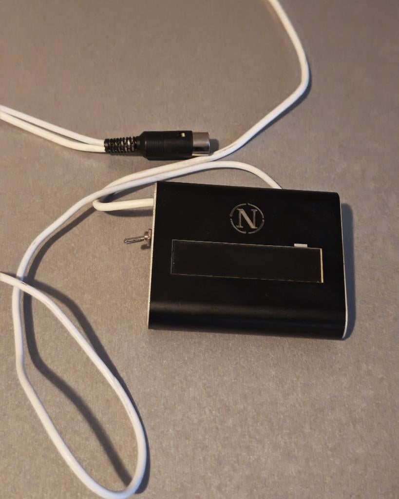 KORG YAMAHA ROLAND, Enlèvement