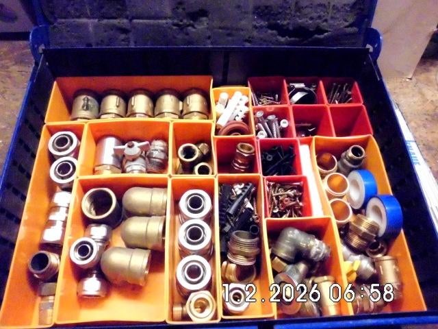 BOÎTE DE RANGEMENT EN MÉTAL REMPLIE DE MATÉRIAU HENCO, Bricolage & Construction, Enlèvement, Remplie, Neuf