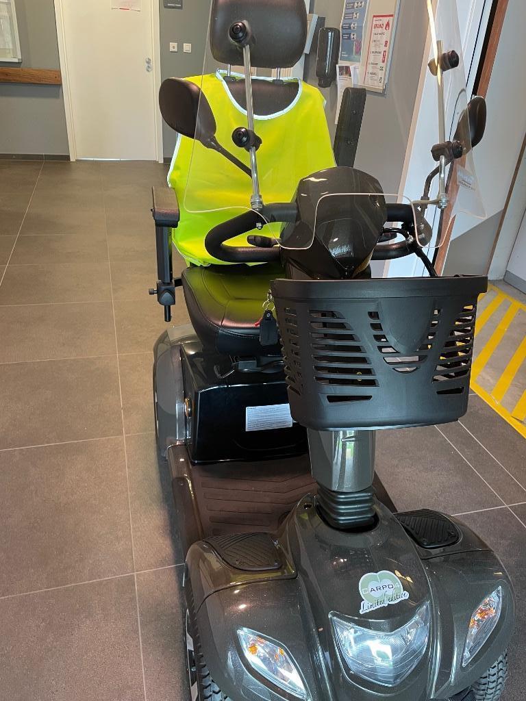 Scoot mobiel, Diversen, Brommobielen en Scootmobielen, 16 t/m 25 km, Zo goed als nieuw, 16 km/u of meer, Ophalen