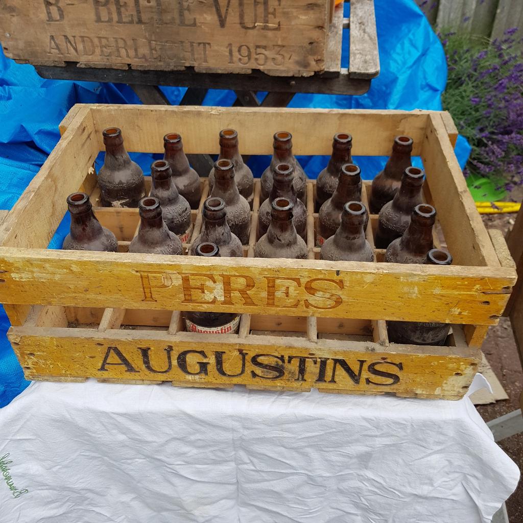 Houten krat met lege bierflesjes Augustin, Verzamelen, Ophalen