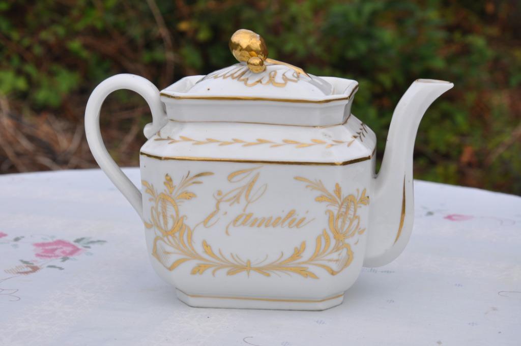 §  théière en porcelaine blanche rehaut or, Enlèvement ou Envoi