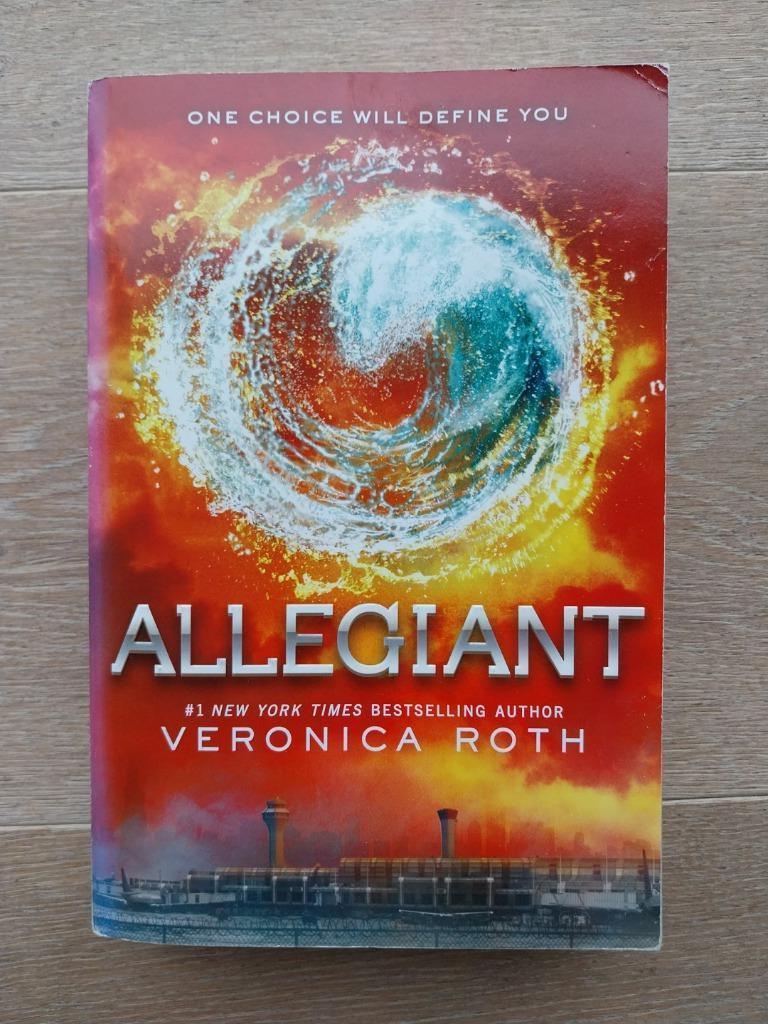 Livre Allegiant (Divergent) tome 3 en anglais, Fiction, Veronica roth, Enlèvement, Utilisé