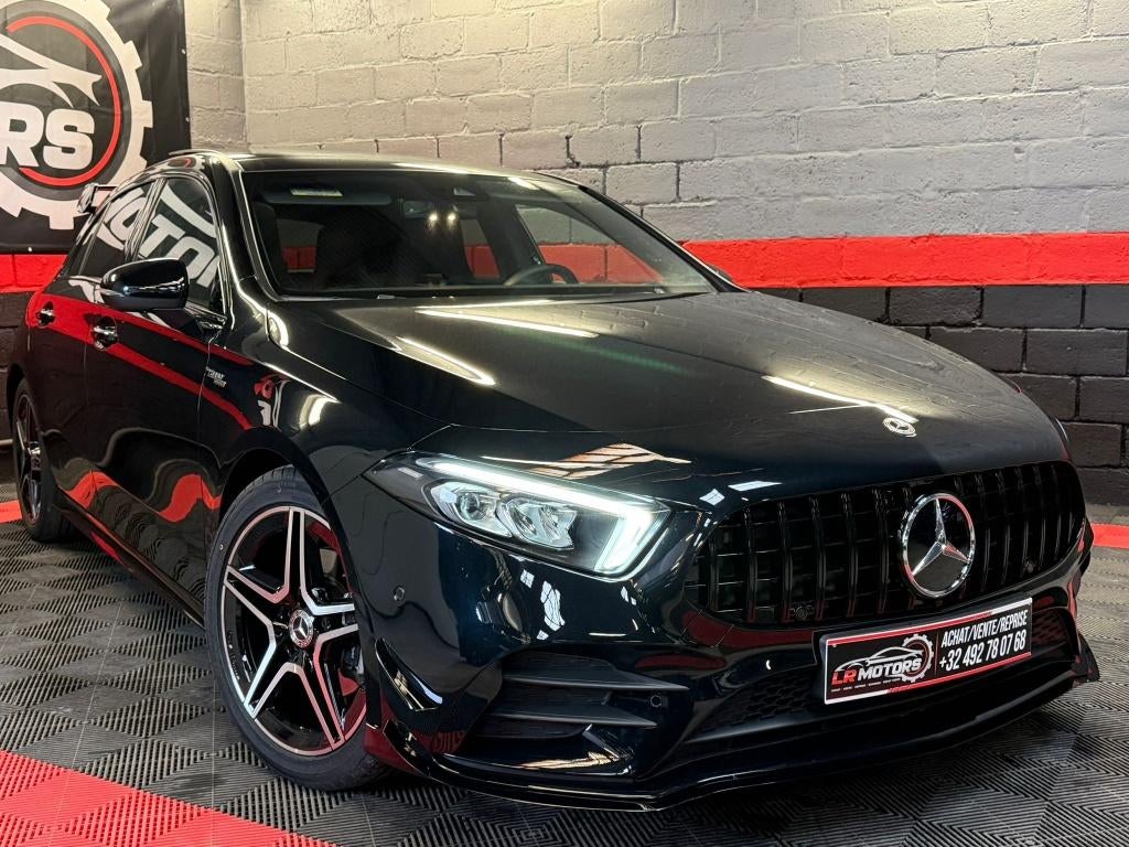 ** Mercedes A180 AMG // pack A35 AMG // Full options**, Auto's, 4 cilinders, Alcantara, Zwart, Bedrijf